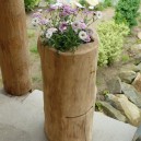 Dřevěný stojatý květináč